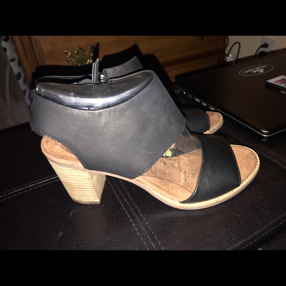 BRAND NEW TOMS